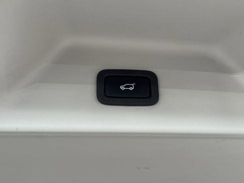 Used 2017 Land Rover Range Rover Autobiography image 34