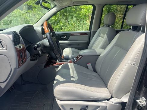 Used 2008 GMC Envoy Denali w/ Sun And 6-Disc Cd Package RWD image 9
