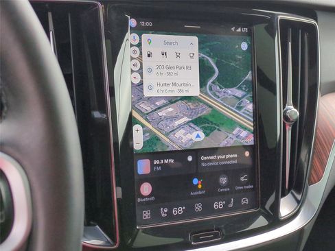 Used 2025 Volvo V60 B5 Cross Country Plus image 11