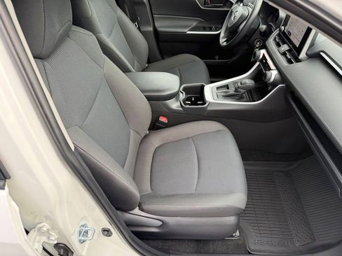 Certified 2025 Toyota RAV4 LE FWD image 40