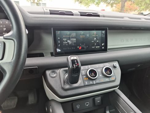 Certified 2023 Land Rover Defender 110 X-Dynamic SE AWD/4WD image 28
