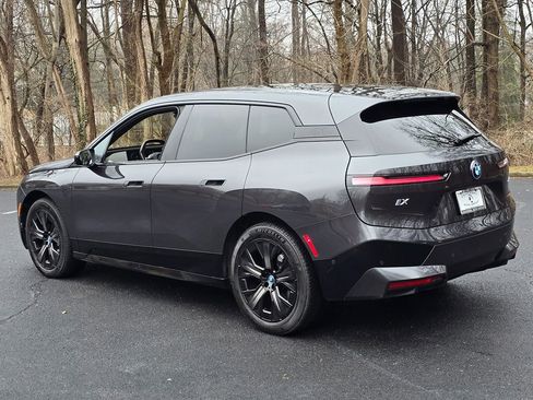 Used 2024 BMW iX xDrive50 w/ Premium Package image 4