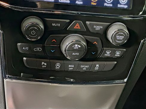 Used 2021 Jeep Grand Cherokee Limited w/ Luxury Group II image 24