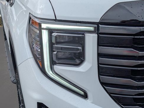 Used 2025 GMC Sierra 1500 AT4 w/ AT4 Preferred Package image 4