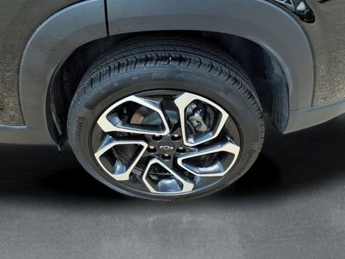 Used 2025 Chevrolet Trax RS w/ Driver Confidence Package FWD image 7