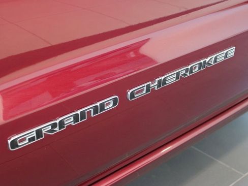 Used 2021 Jeep Grand Cherokee Overland AWD/4WD image 37
