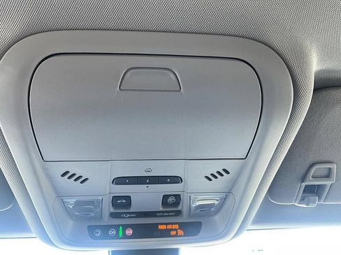 Used 2022 Chevrolet Equinox Premier AWD/4WD image 30