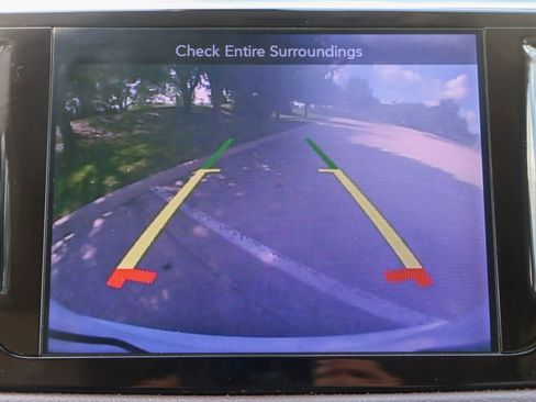 Used 2017 Chrysler Pacifica Touring-L FWD image 41