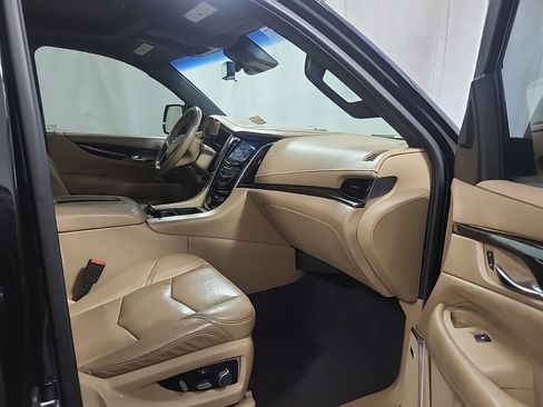 Used 2020 Cadillac Escalade Platinum image 11