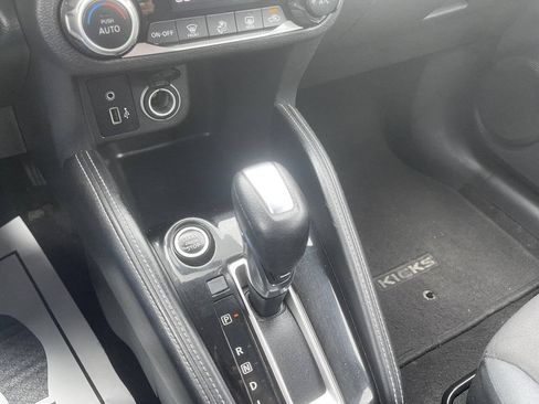 Used 2018 Nissan Kicks SV FWD image 20