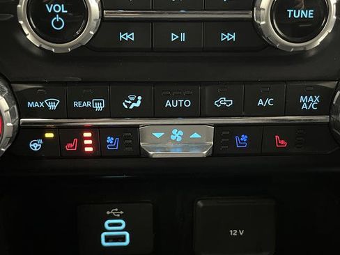 Used 2023 Ford F250 Lariat w/ Black Appearance Package image 8