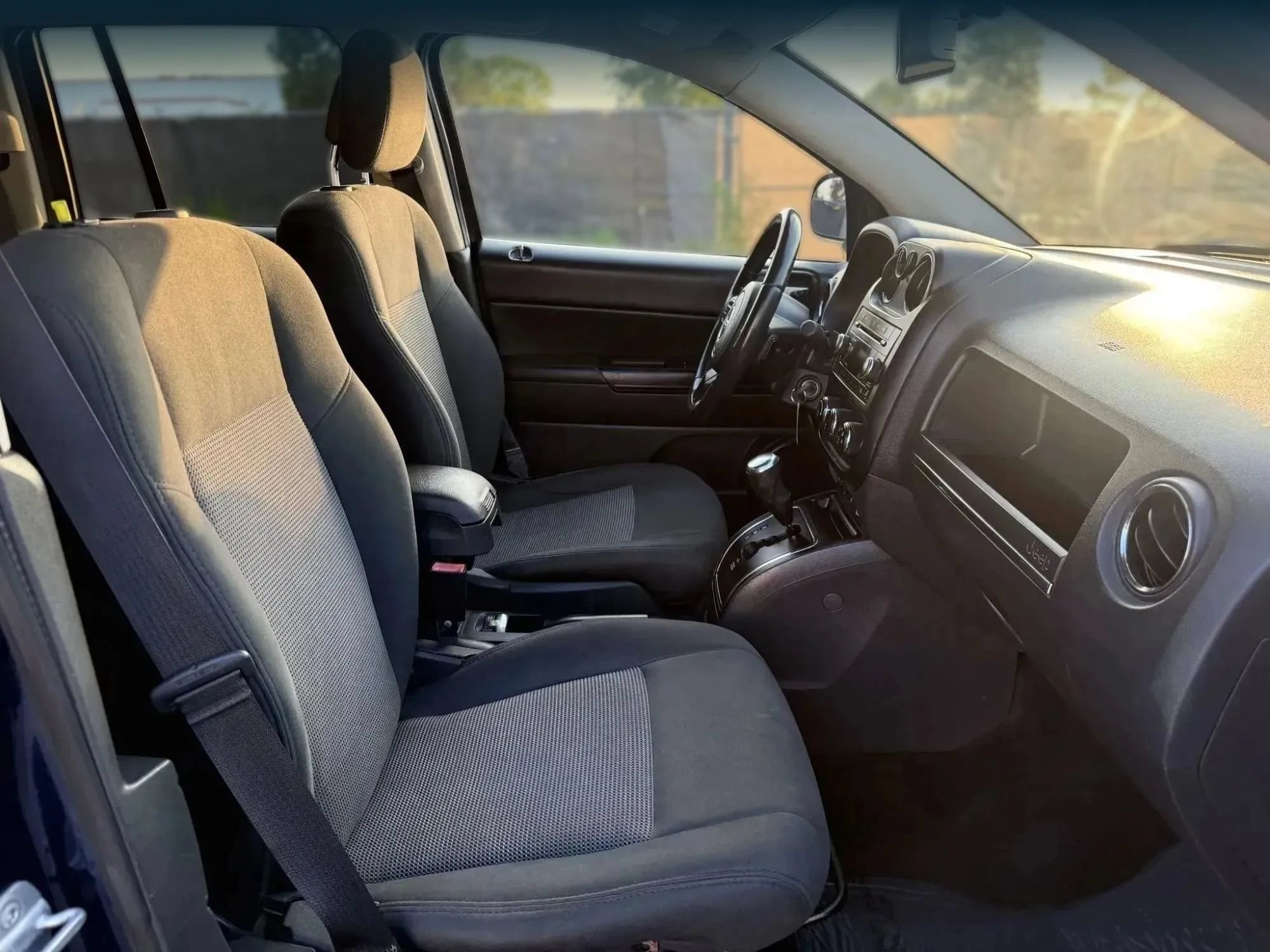 Used 2013 Jeep Compass Latitude AWD/4WD image 18