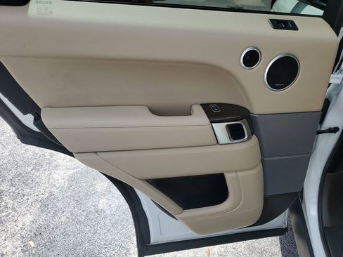 Used 2017 Land Rover Range Rover Sport SE image 12