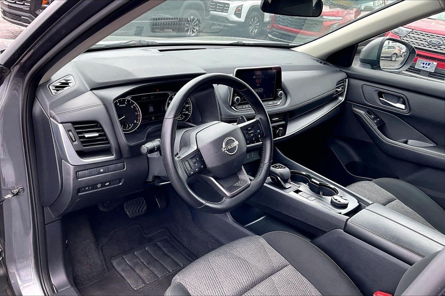 Used 2025 Nissan Rogue SV AWD/4WD image 15