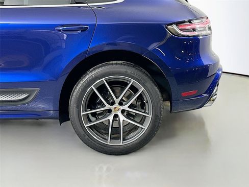 Certified 2024 Porsche Macan AWD/4WD image 12