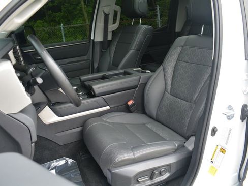 Used 2024 Toyota Tundra Limited AWD/4WD image 10