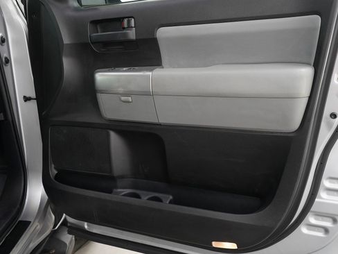 Used 2019 Toyota Sequoia SR5 image 9