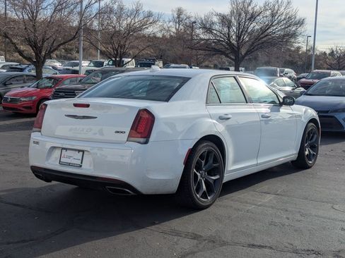 Used 2022 Chrysler 300 Touring w/ Sport Appearance Package image 3