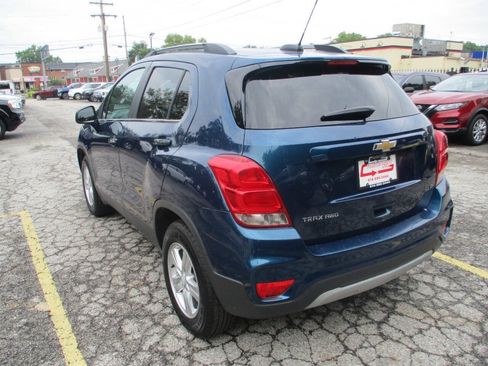 Used 2020 Chevrolet Trax LT w/ LT Convenience Package AWD/4WD image 2