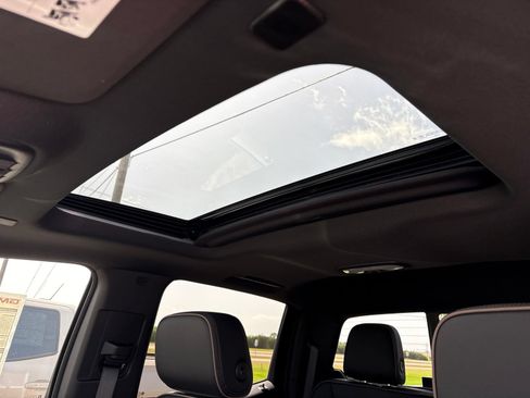 New 2026 GMC Canyon Denali AWD/4WD image 10
