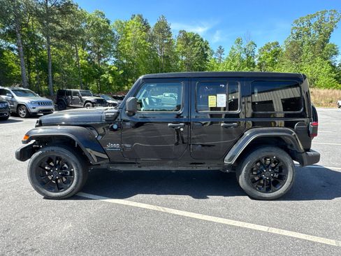 Used 2025 Jeep Wrangler Unlimited Sahara w/ Safety Group AWD/4WD image 8