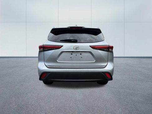 Used 2020 Toyota Highlander XLE FWD image 6