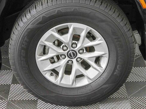 Used 2024 Nissan Frontier SV image 12