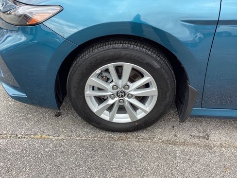 Used 2025 Toyota Camry LE image 9