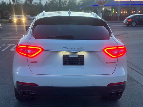 Used 2018 Maserati Levante S AWD/4WD image 7