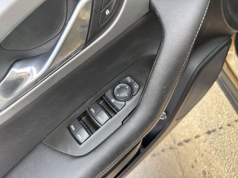 Used 2019 Chevrolet Blazer LT image 16