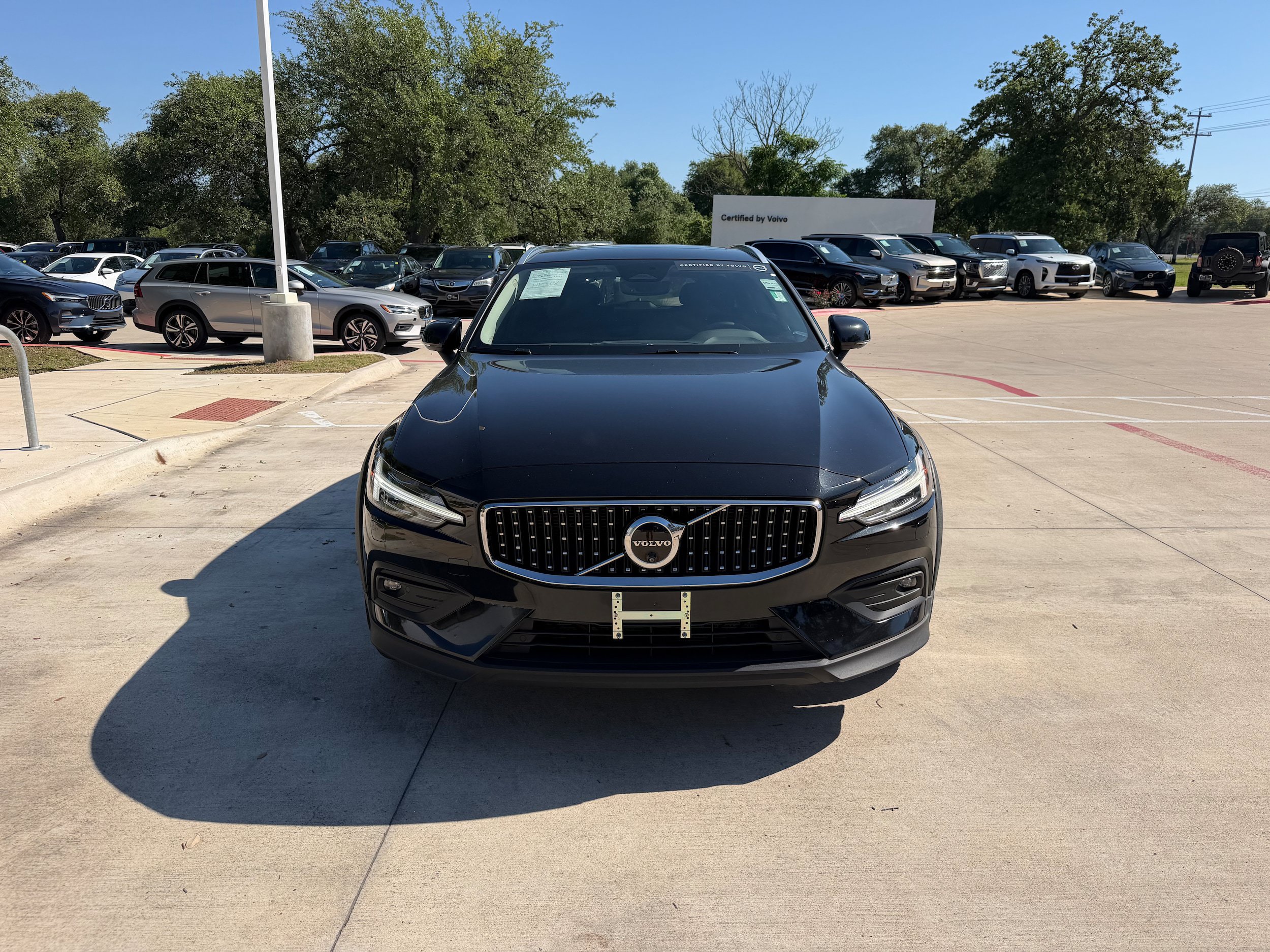 Certified 2025 Volvo V60 B5 Cross Country Plus AWD/4WD image 8