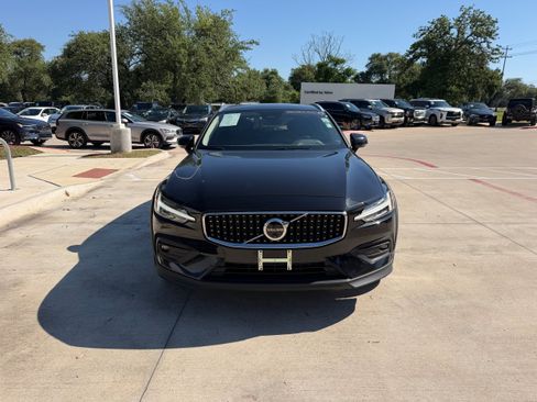 Certified 2025 Volvo V60 B5 Cross Country Plus AWD/4WD image 8