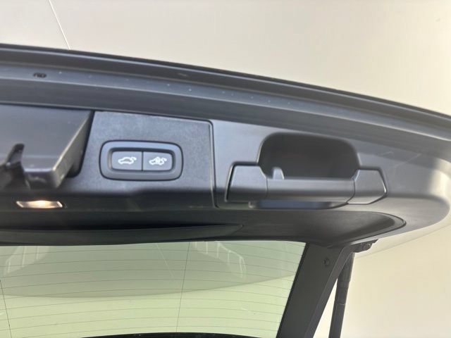 Used 2025 Volvo XC60 B5 Plus AWD/4WD image 23