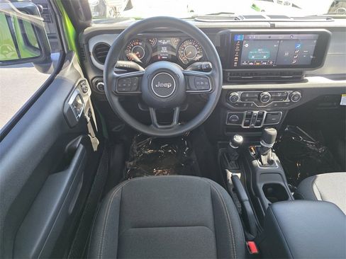 Used 2025 Jeep Gladiator Sport image 18