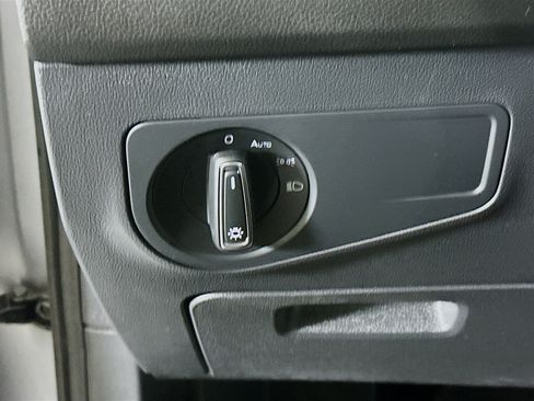 Used 2024 Volkswagen Tiguan SE FWD image 16