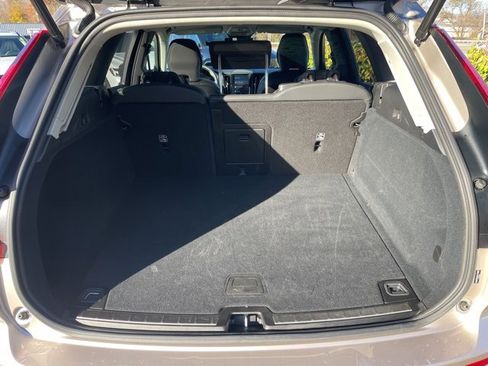 Certified 2025 Volvo XC60 B5 Plus image 9