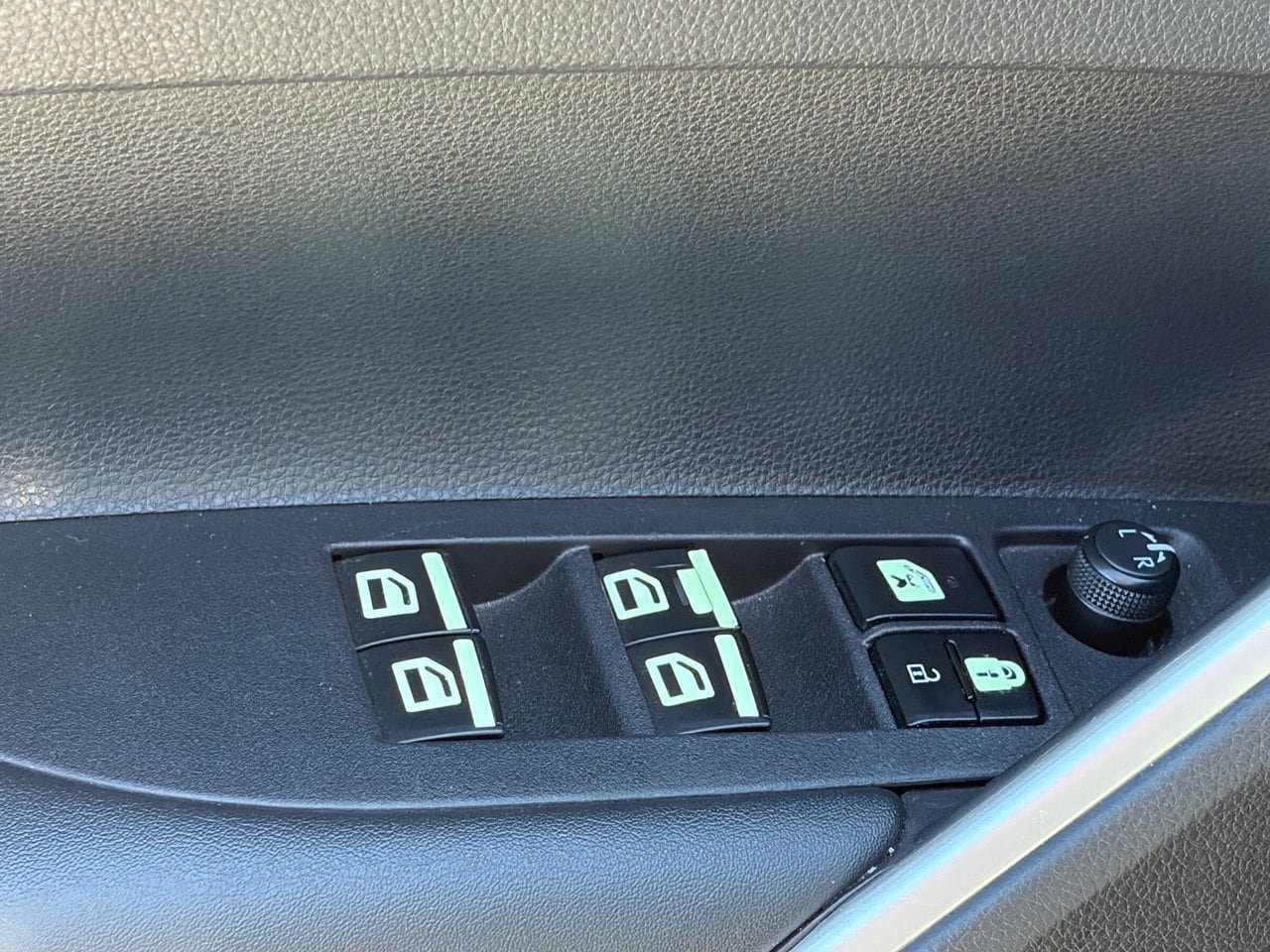 Used 2024 Toyota Corolla Cross LE w/ Moonroof Package FWD image 7