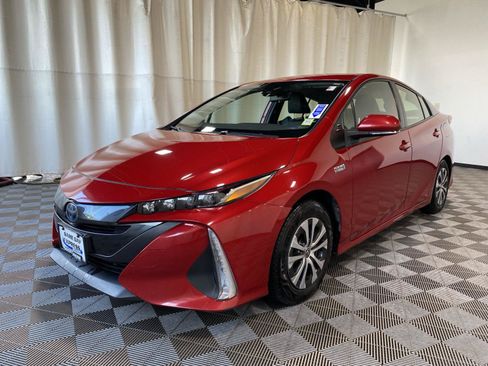 Used 2021 Toyota Prius Prime XLE w/ Carpet Mat Package (TMS) FWD image 6