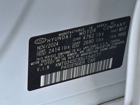 Used 2025 Genesis G70 2.5T image 29