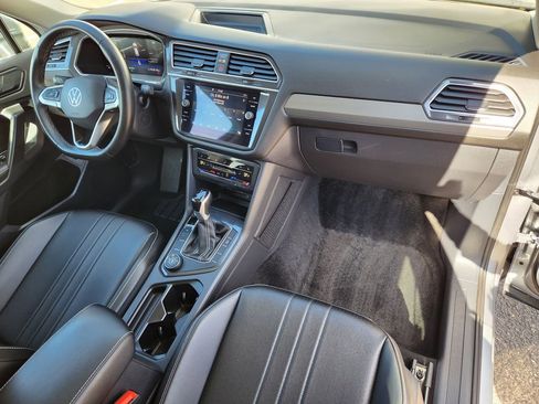 Certified 2024 Volkswagen Tiguan SE image 17