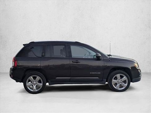 Used 2014 Jeep Compass Latitude w/ Sun/Sound Group FWD image 4
