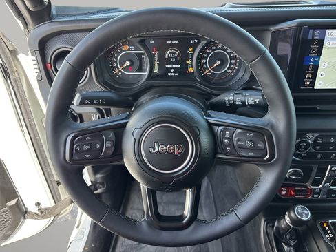 Used 2025 Jeep Wrangler Unlimited Rubicon AWD/4WD image 29