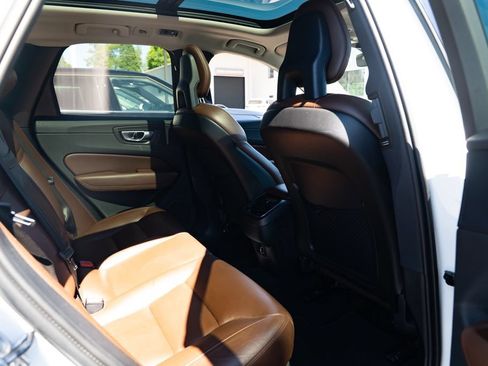 Used 2018 Volvo XC60 T5 Inscription w/ Convenience Package AWD/4WD image 22