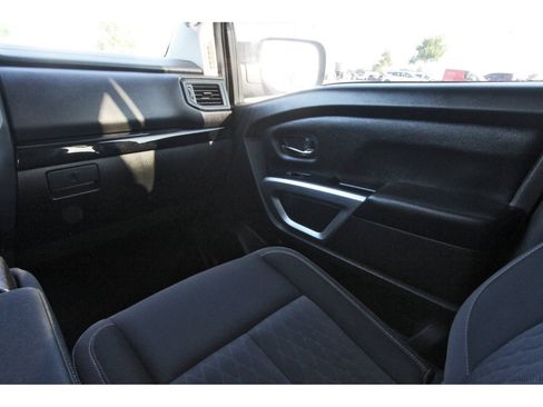 Used 2022 Nissan Titan SV AWD/4WD image 13