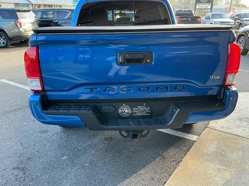 Used 2017 Toyota Tacoma TRD Off-Road w/ Premium & Technology Package image 7