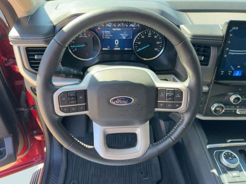 Used 2022 Ford Expedition XLT image 15