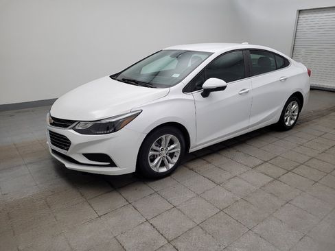 Used 2019 Chevrolet Cruze LT w/ Convenience Package image 2