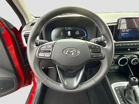 Used 2025 Hyundai Venue Limited image 12