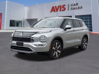 Used 2025 Mitsubishi Outlander SE video 1