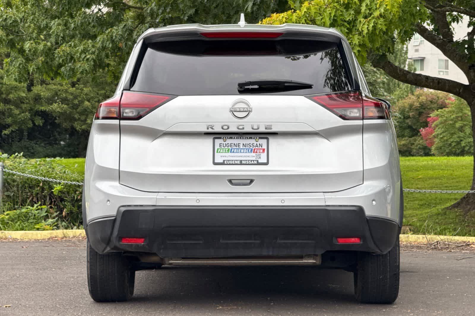 Used 2024 Nissan Rogue SV AWD/4WD image 7